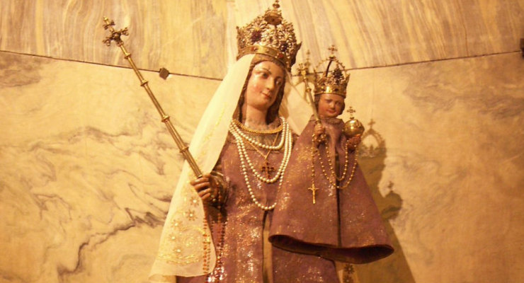 Moderne Garderobe für heilige Maria: Wie das Aachener Domkapitel christliches Kulturerbe profaniert